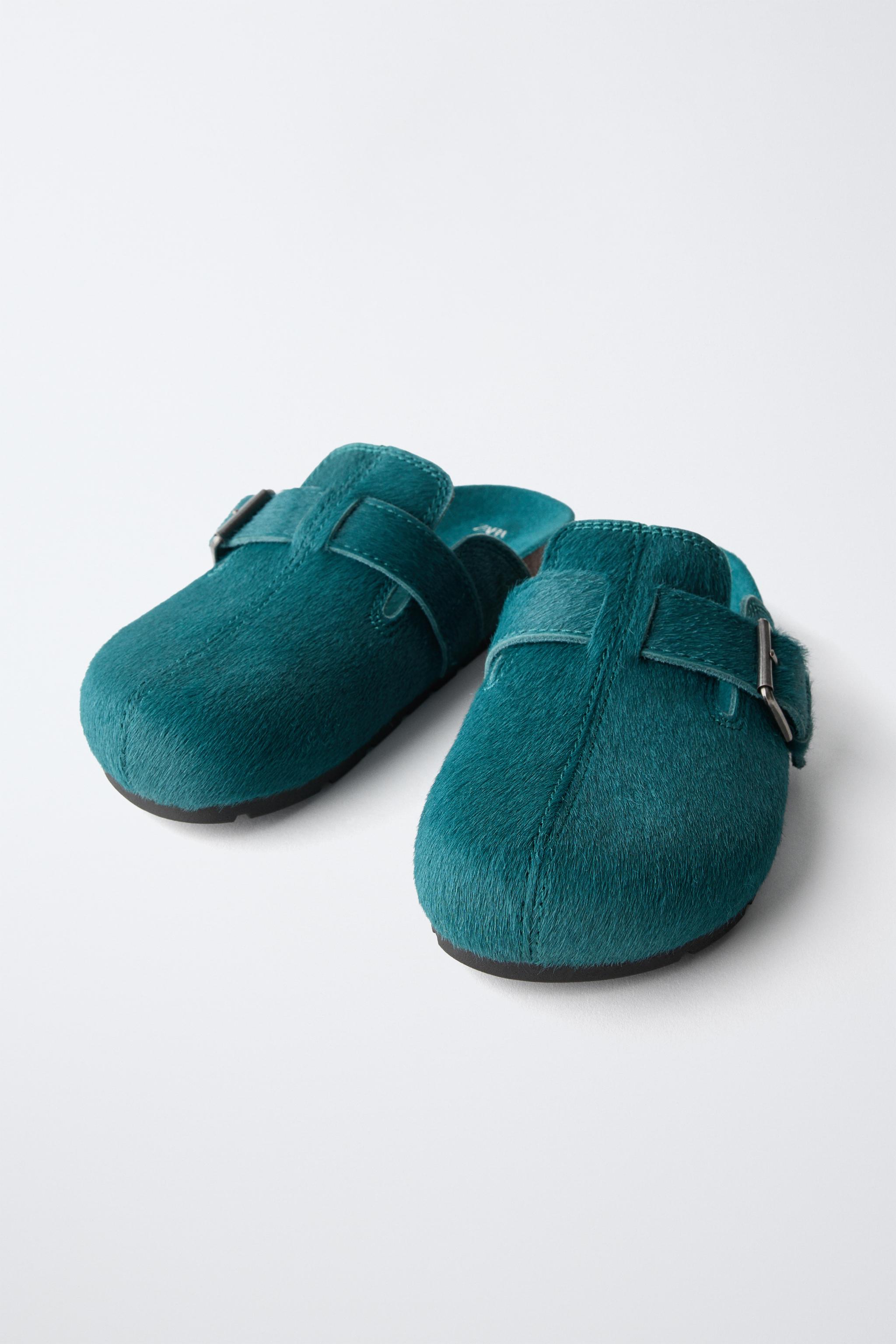 LEATHER BUCKLE CLOGS